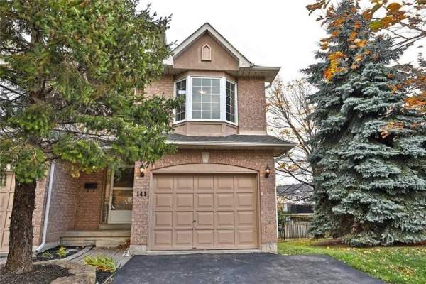 141 Edgewater Dr, Hamilton