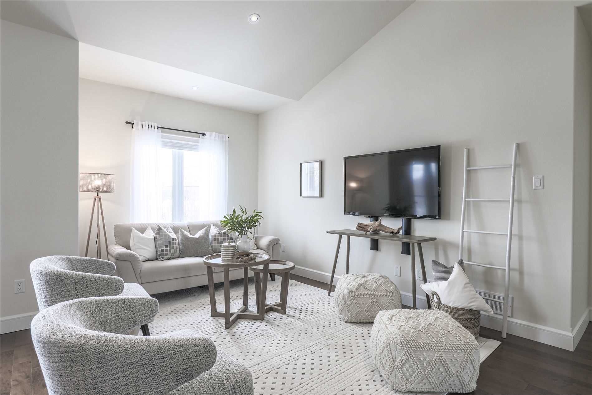 10 Moynes Crt