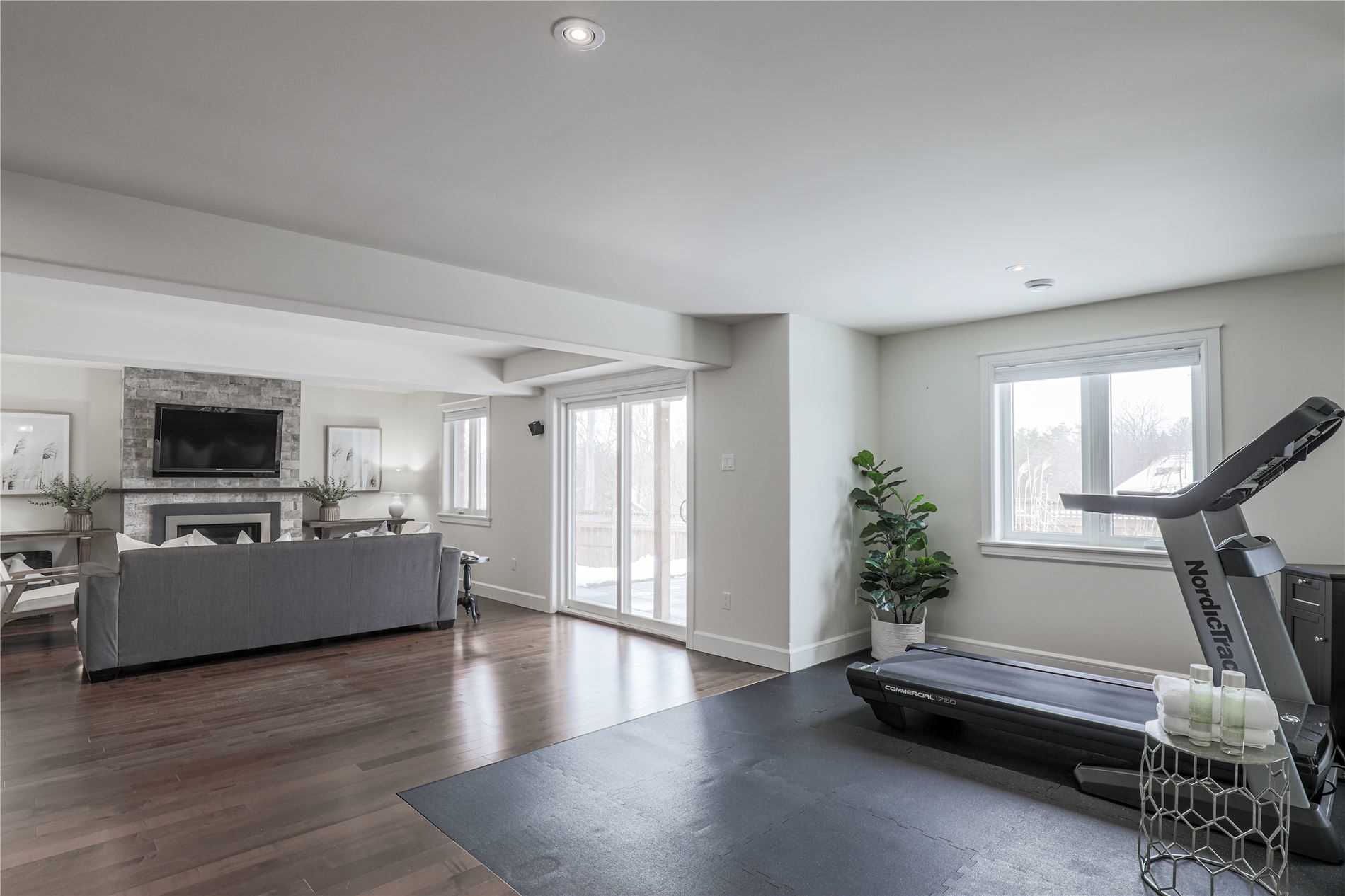 10 Moynes Crt