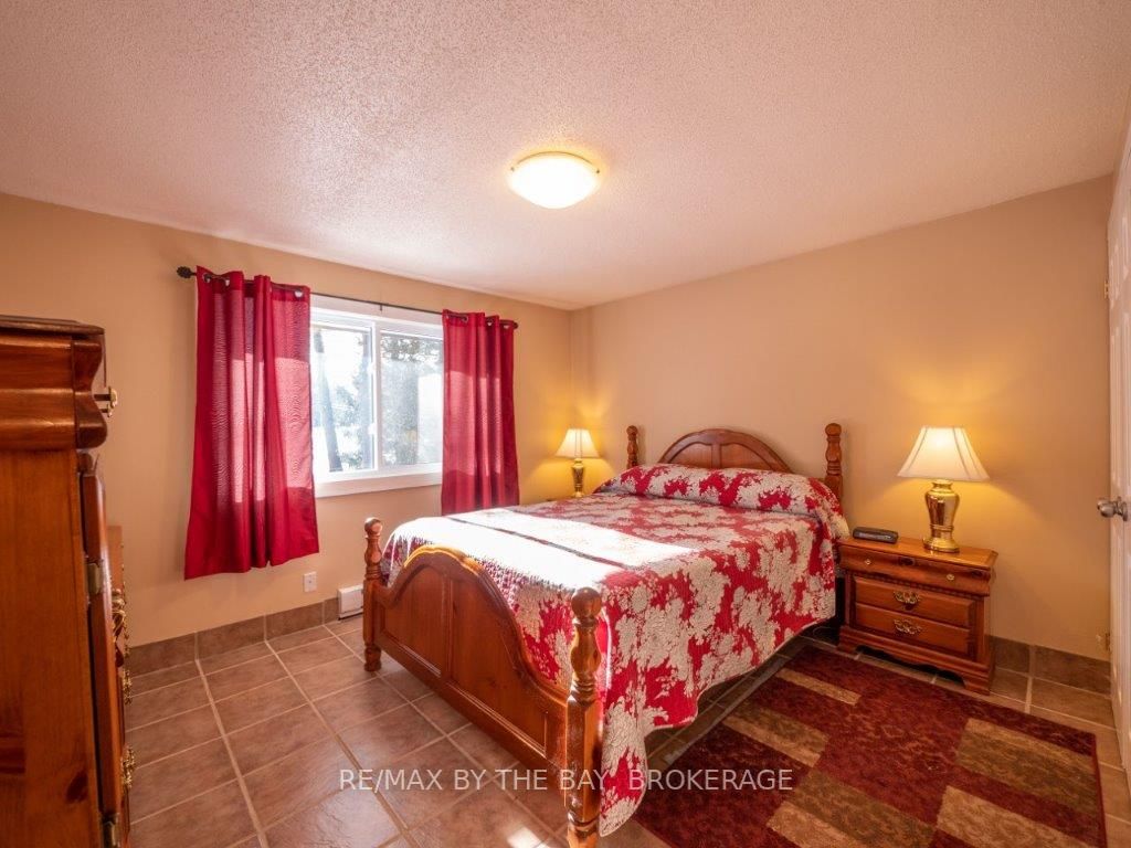 2512 HONEY HARBOUR Road