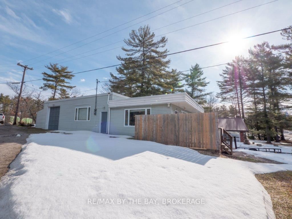2512 HONEY HARBOUR Road
