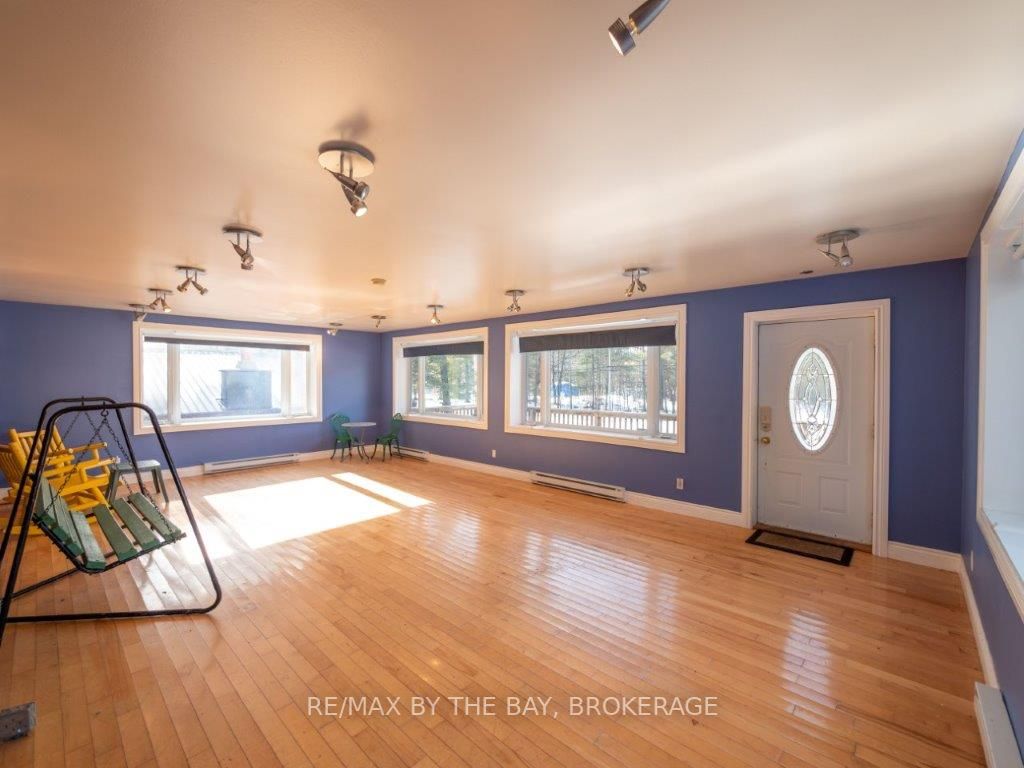 2512 HONEY HARBOUR Road