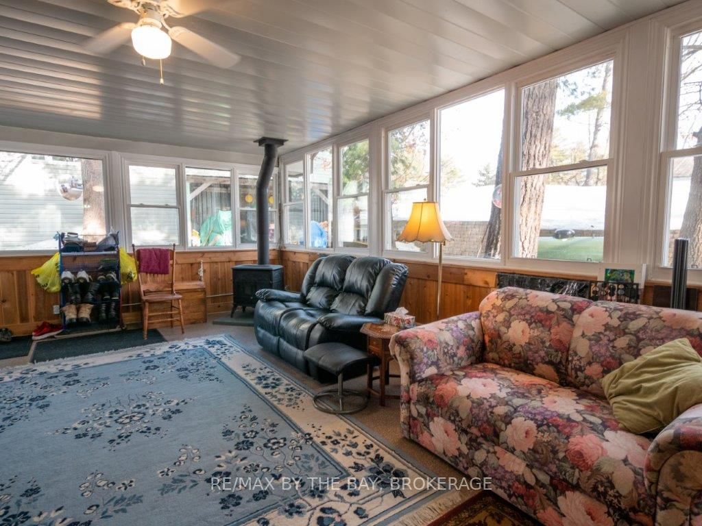 2512 HONEY HARBOUR Road