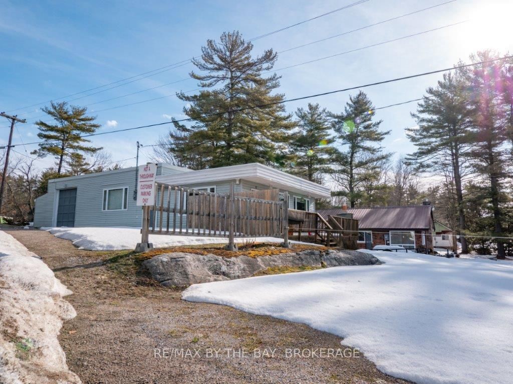 2512 HONEY HARBOUR Road
