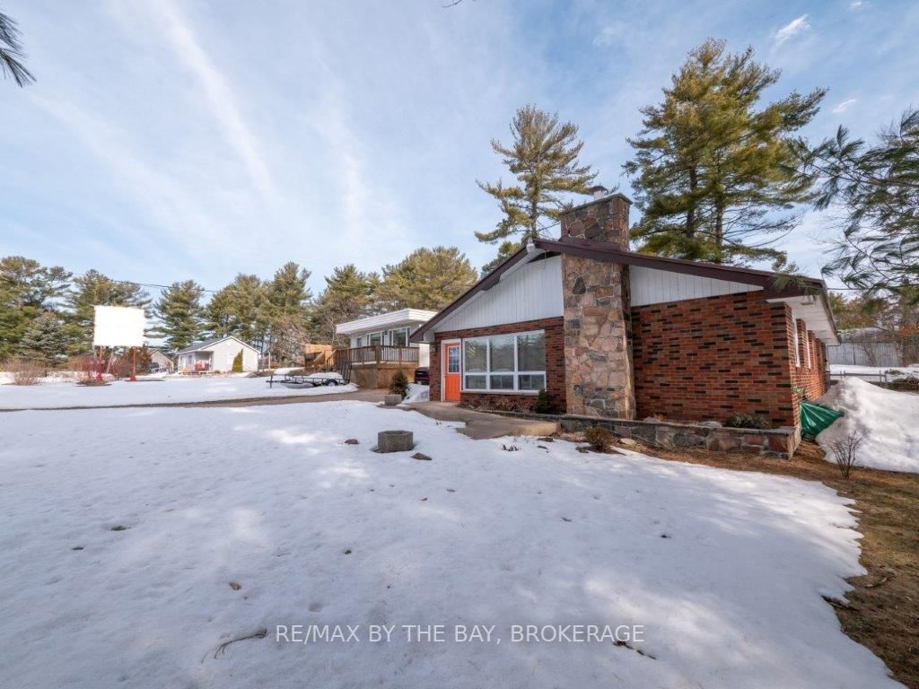 2512 HONEY HARBOUR Road