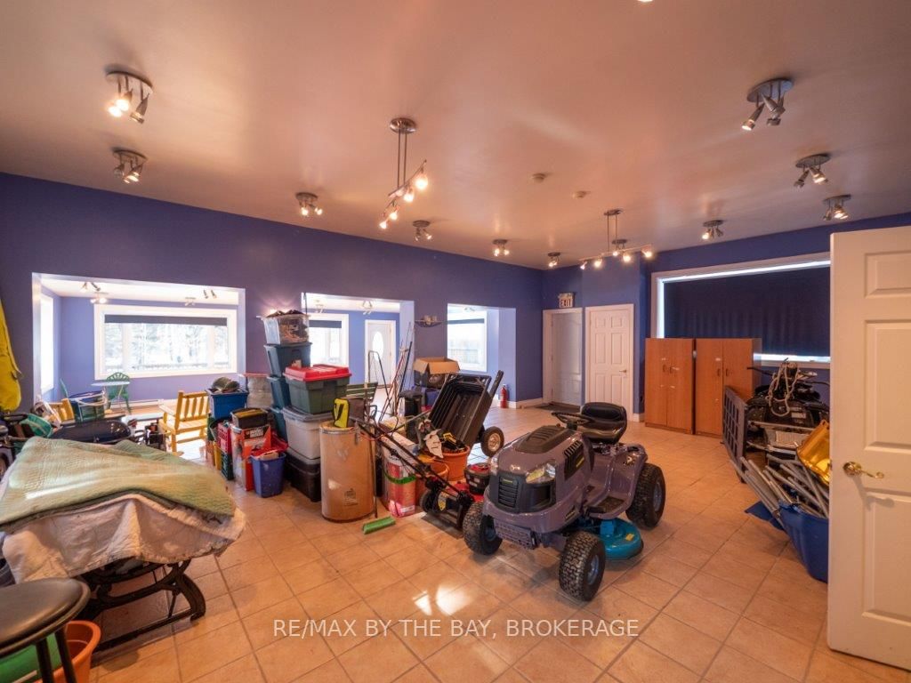 2512 HONEY HARBOUR Road