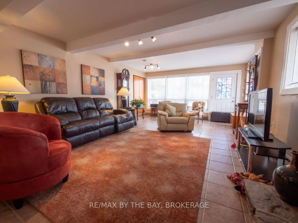 2512 HONEY HARBOUR Road