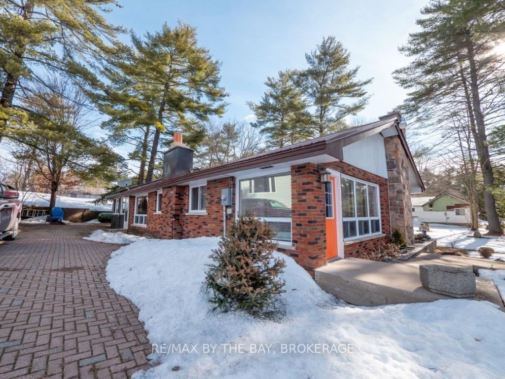 2512 HONEY HARBOUR Road
