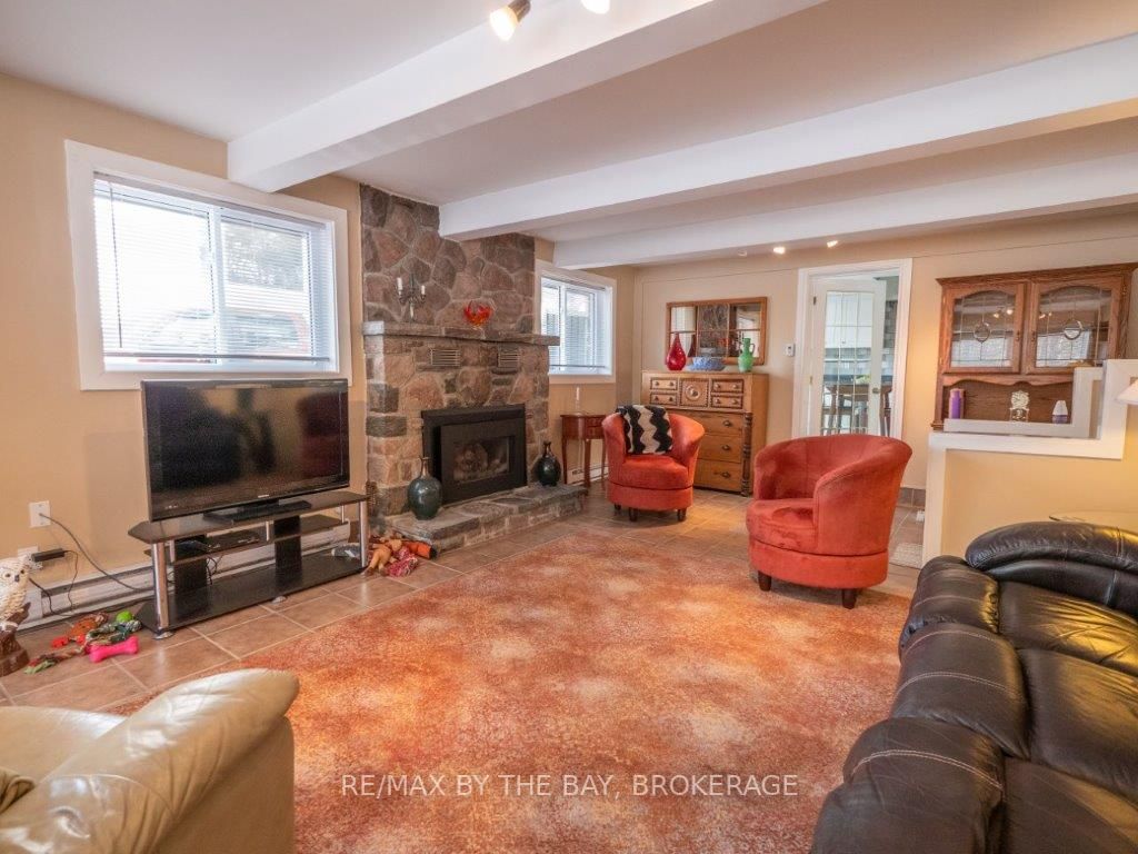 2512 HONEY HARBOUR Road