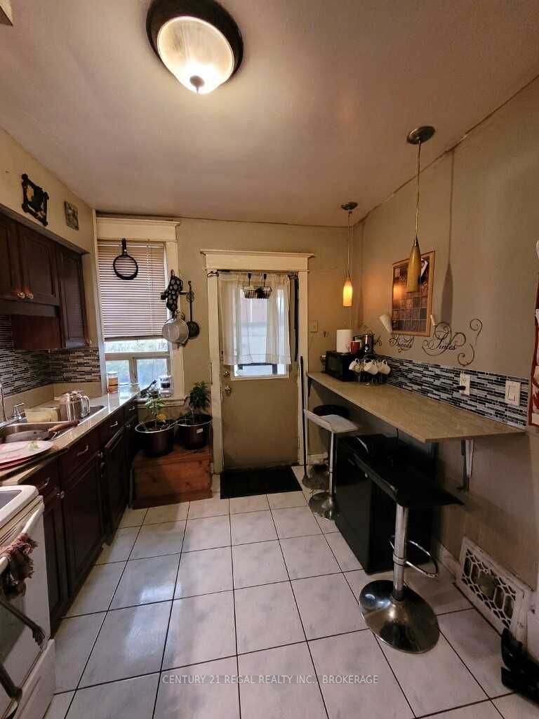 35 Chestnut Ave