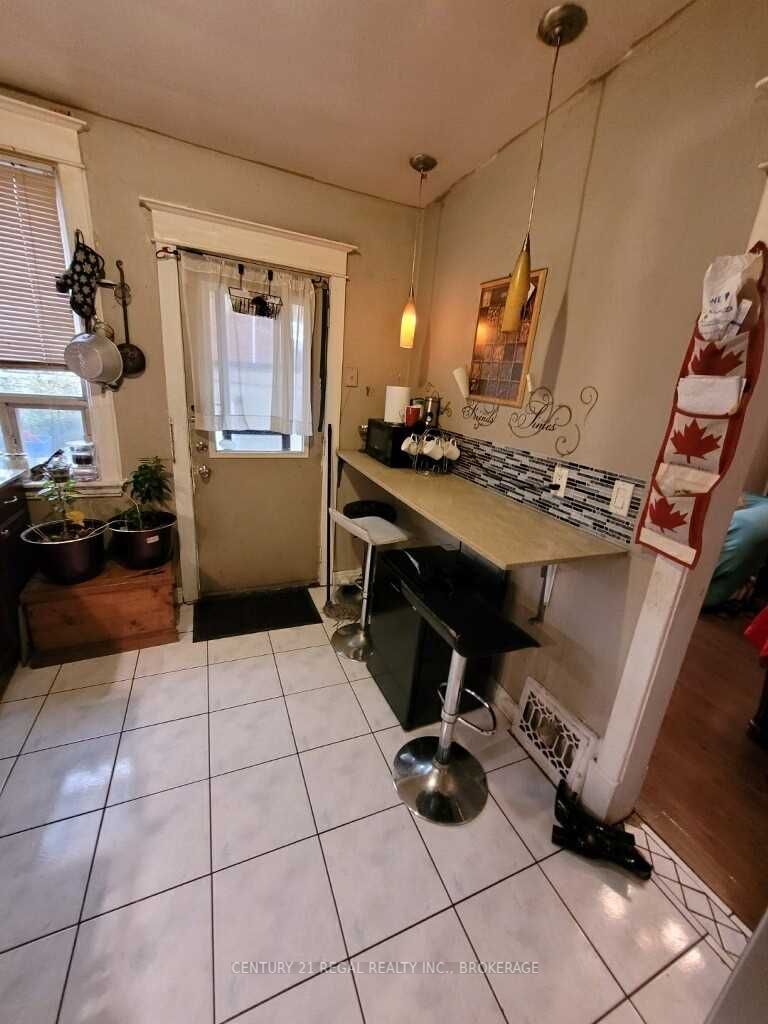35 Chestnut Ave