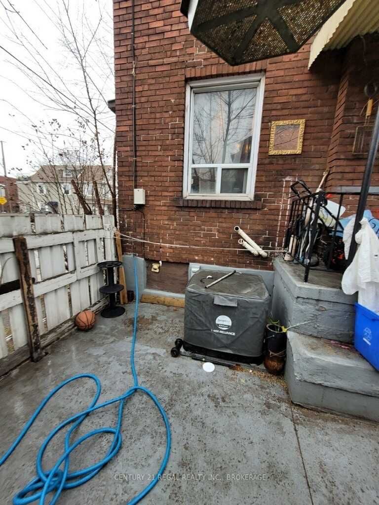 35 Chestnut Ave
