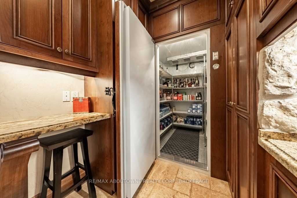 489 Jerseyville Rd W