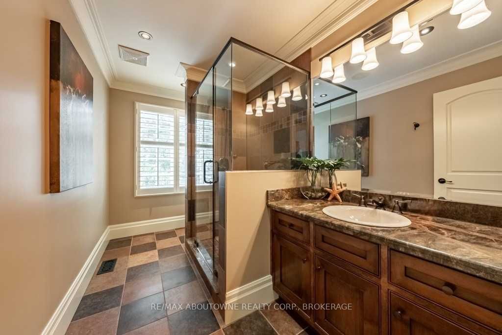 489 Jerseyville Rd W