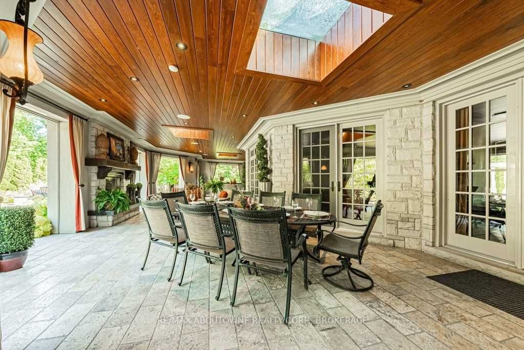 489 Jerseyville Rd W