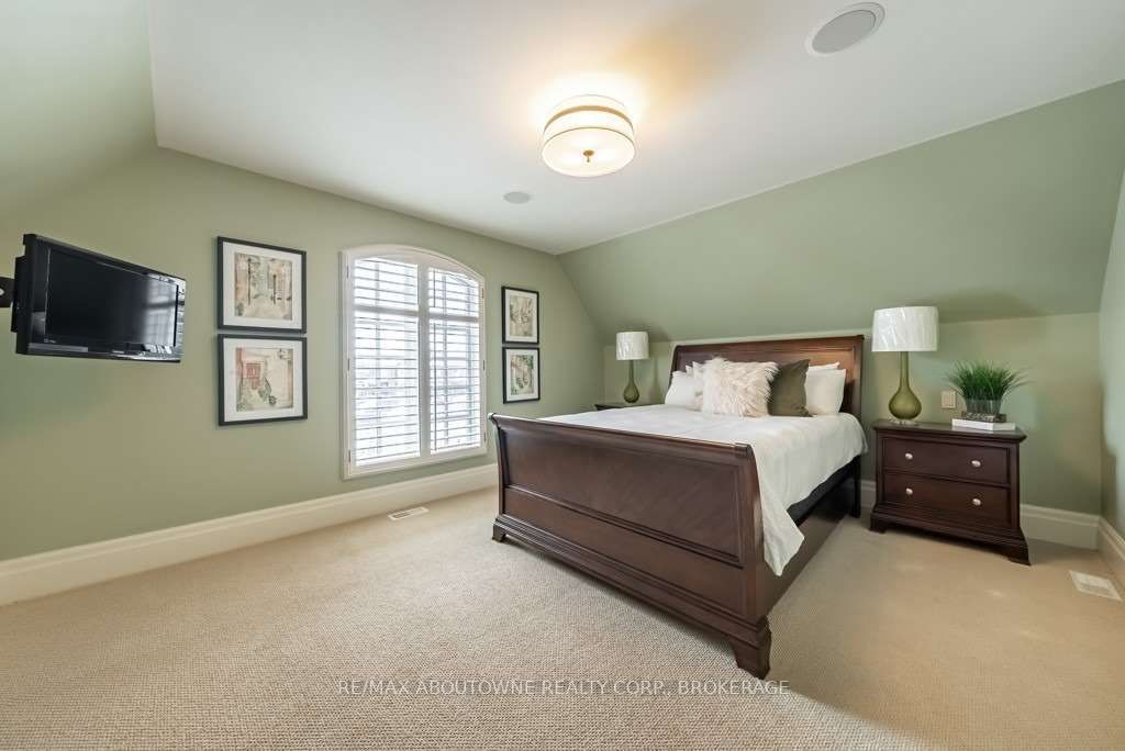 489 Jerseyville Rd W