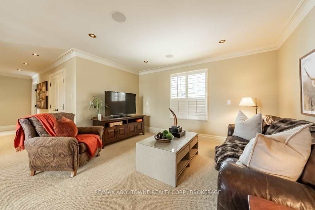 489 Jerseyville Rd W