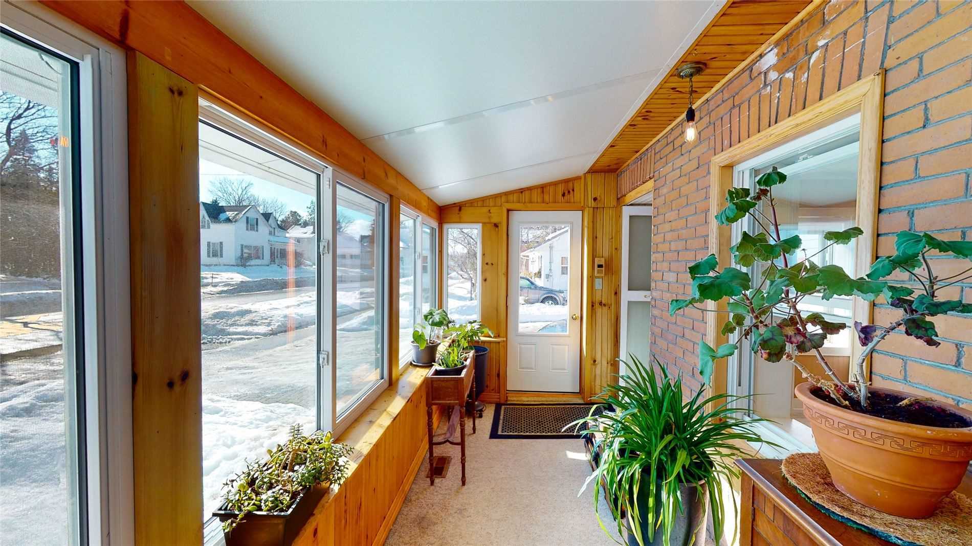 116 Main Street W