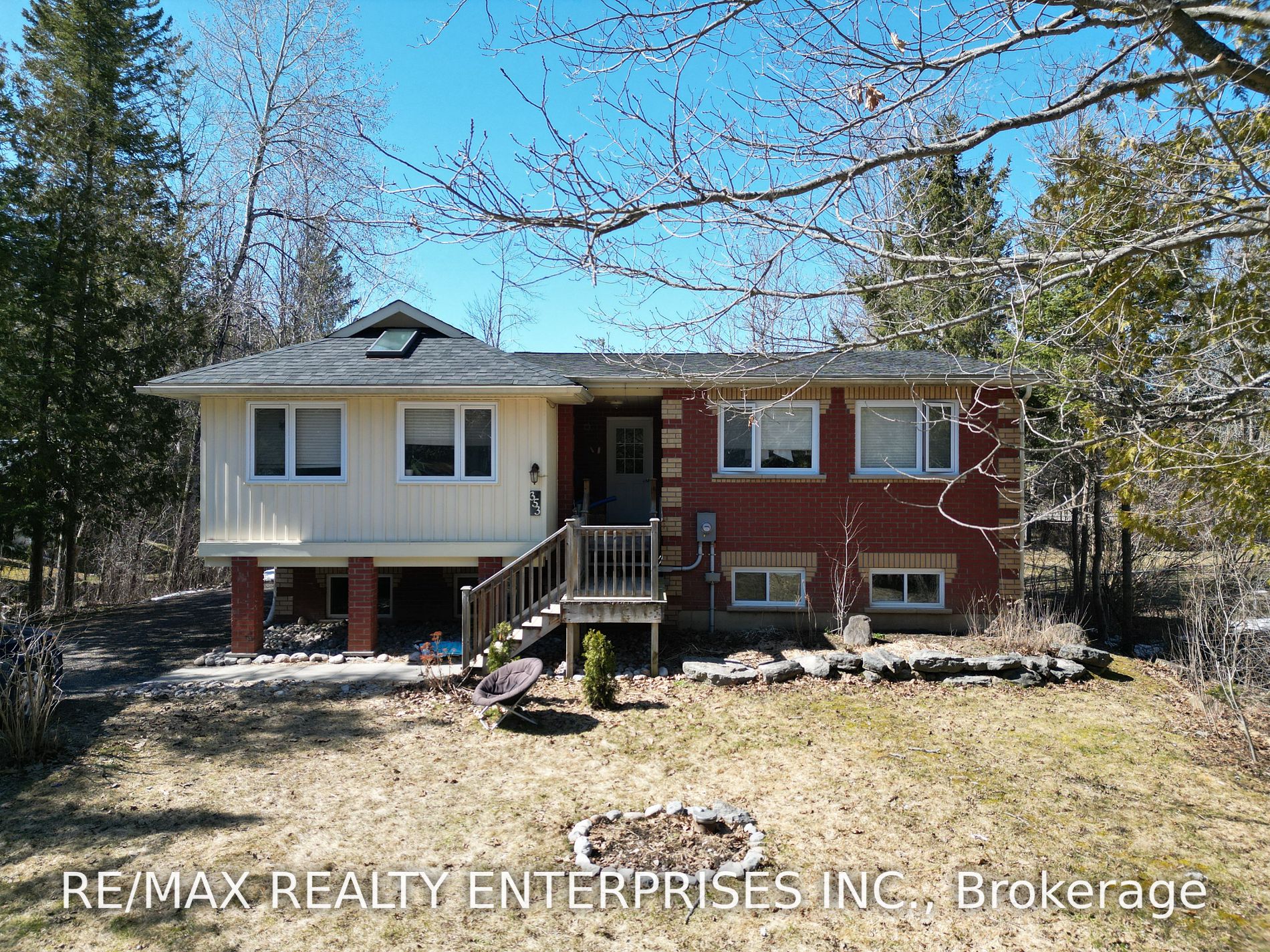 353 Front Street W