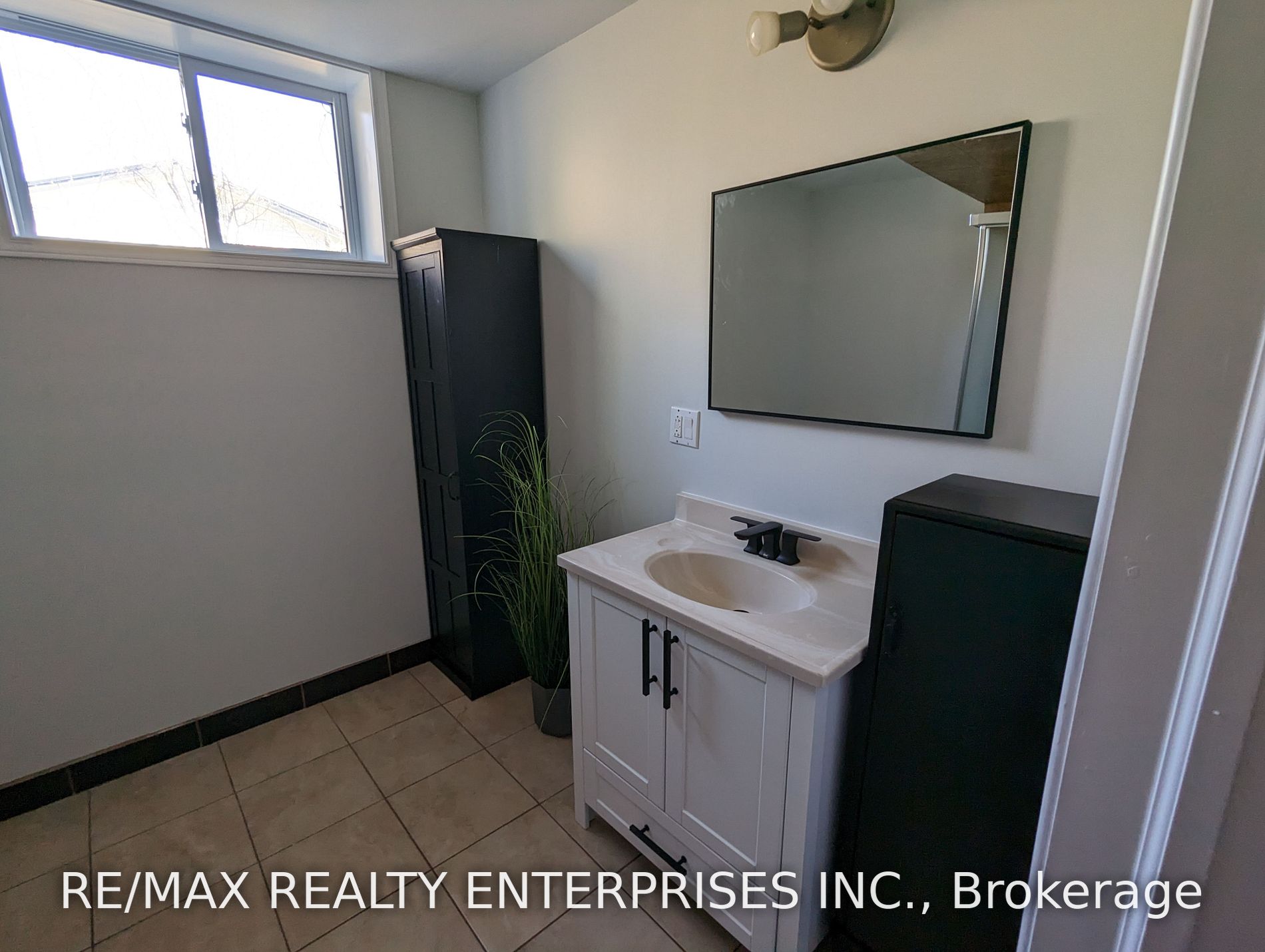 353 Front Street W