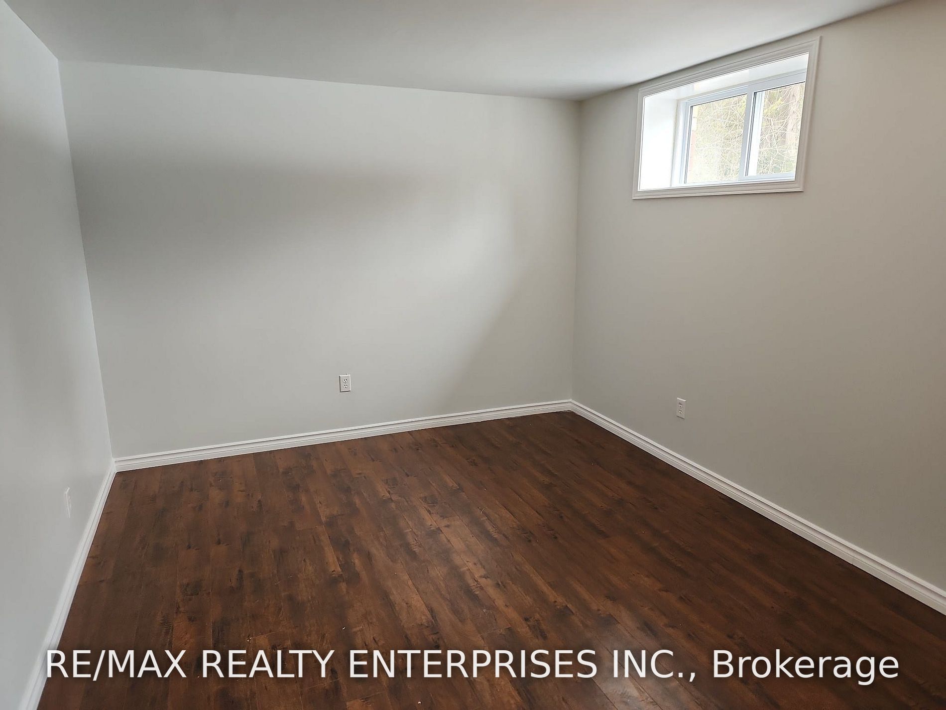 353 Front Street W