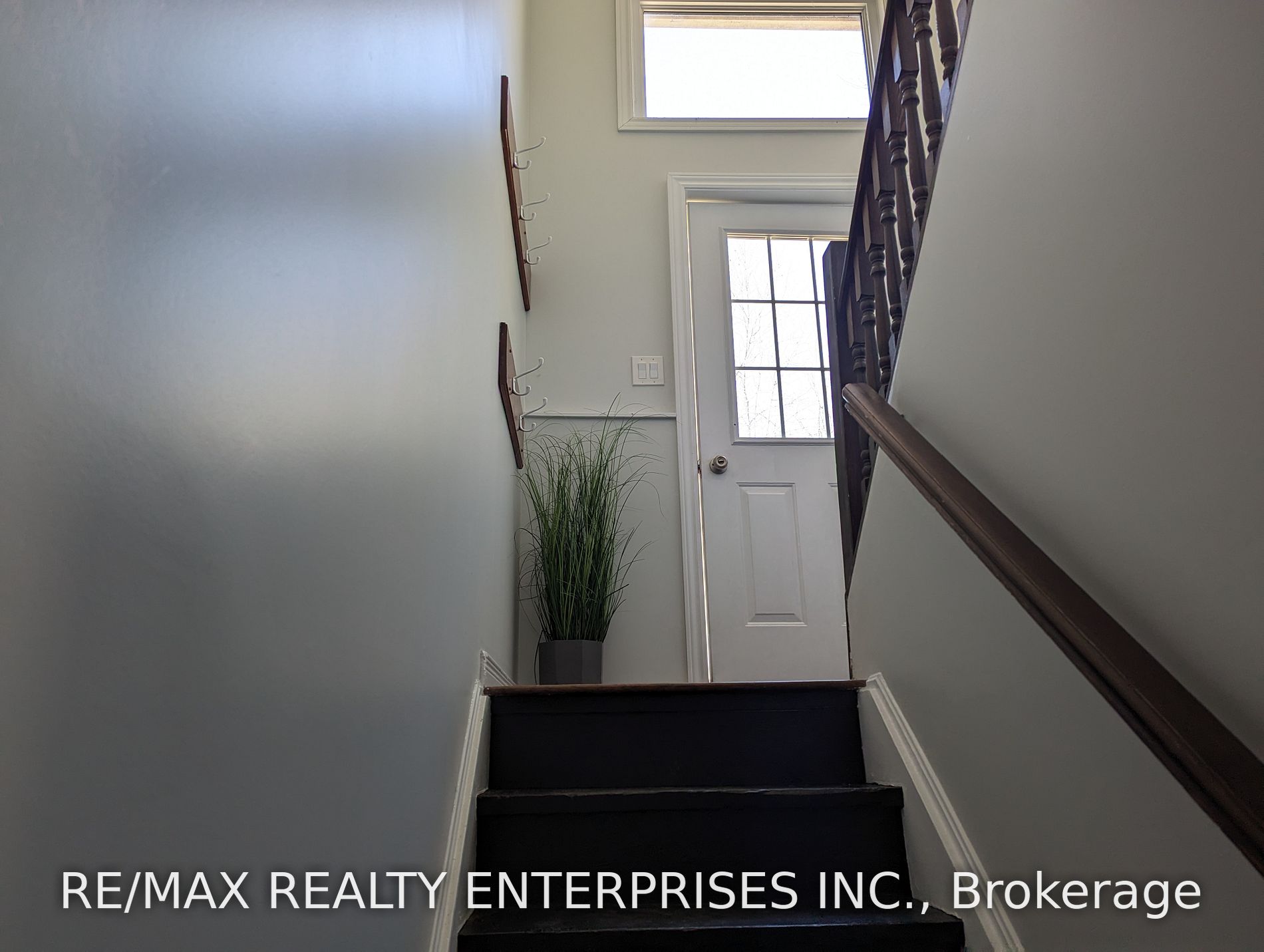 353 Front Street W