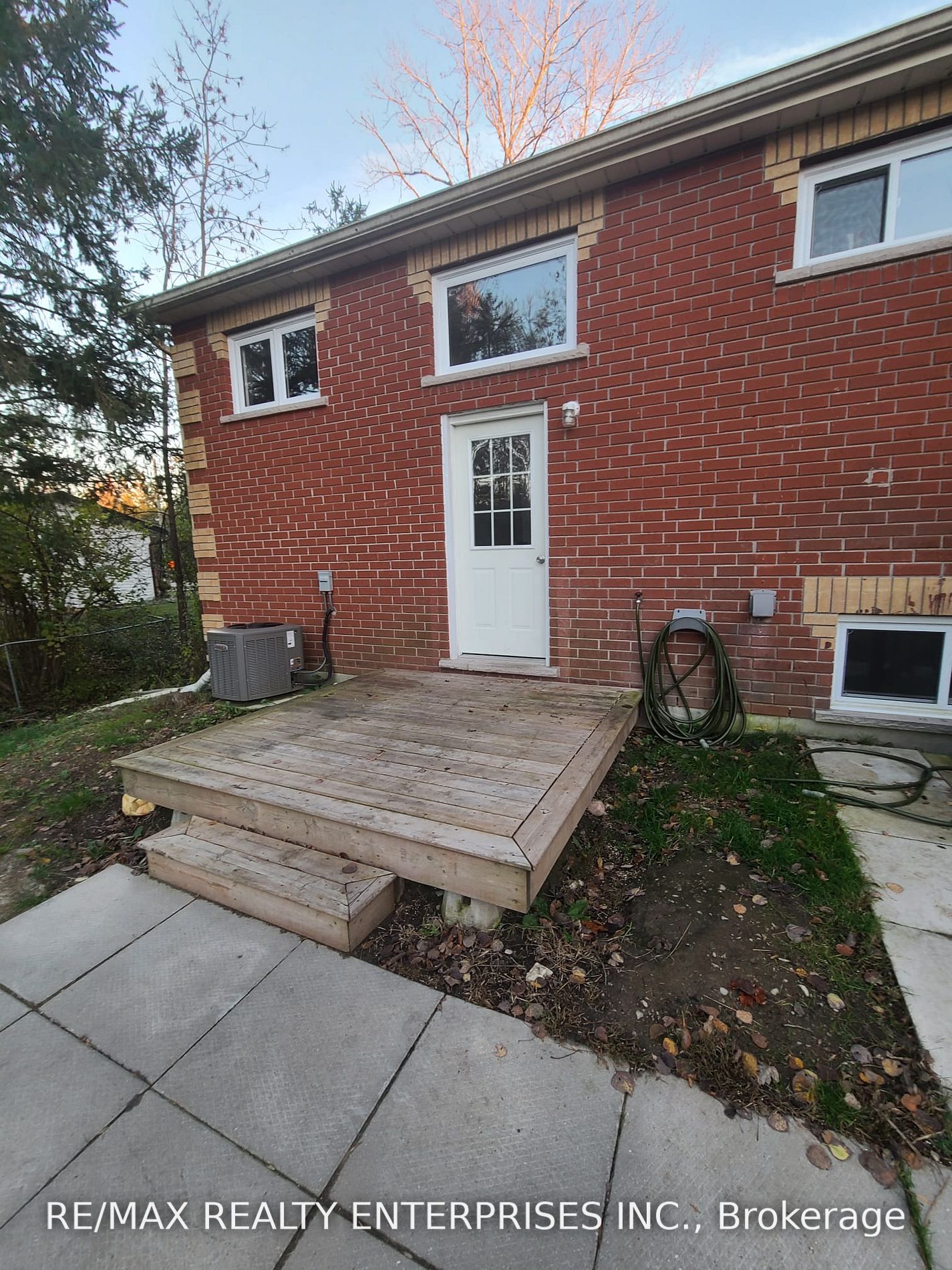 353 Front Street W