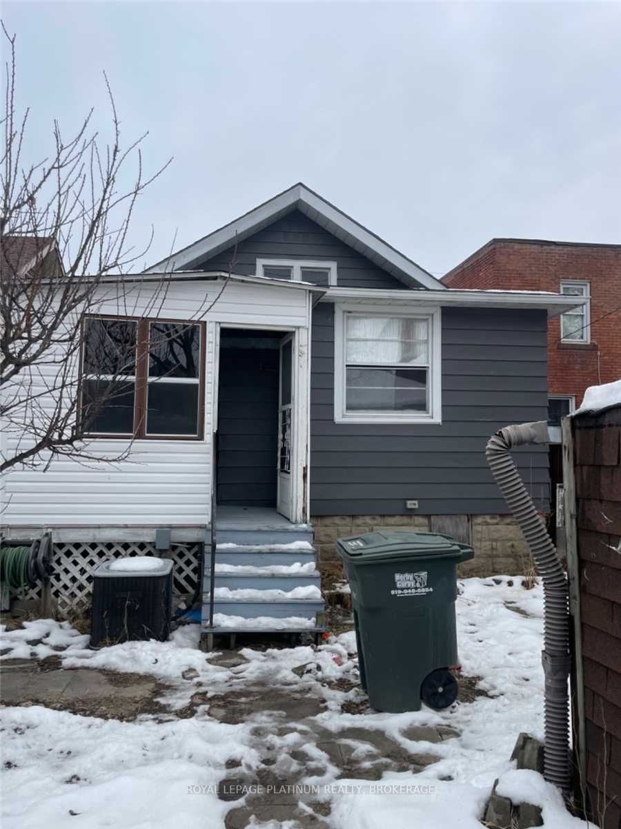 865 Elm Avenue W