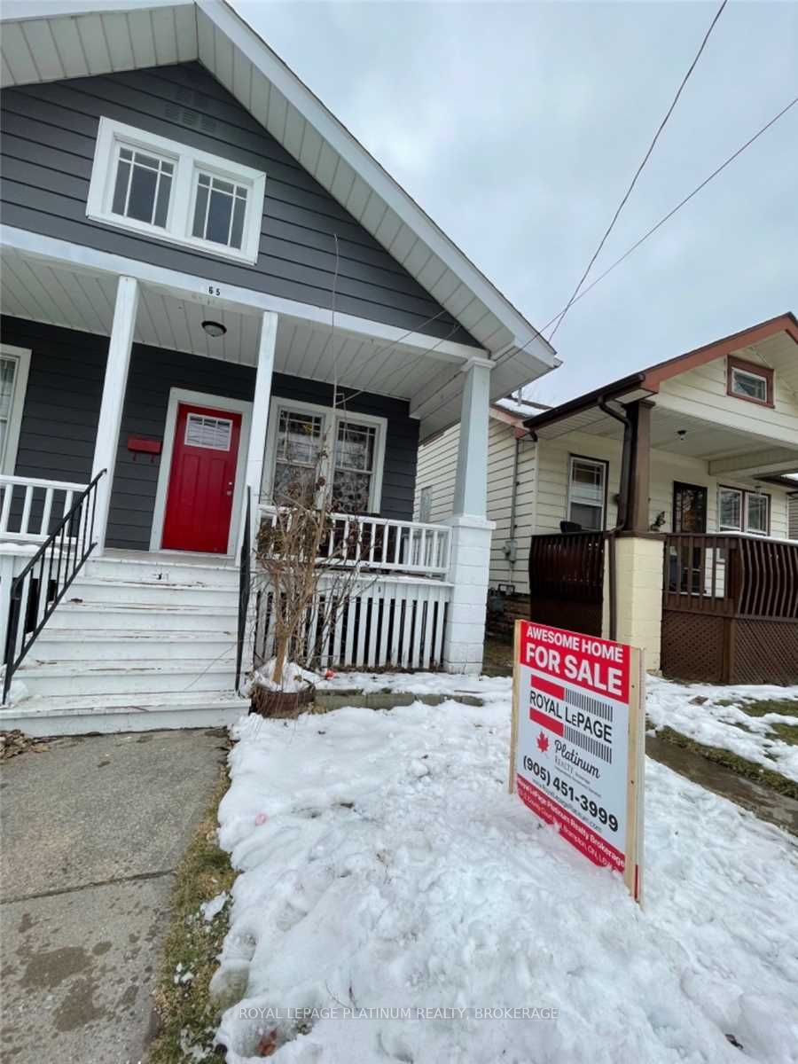 865 Elm Avenue W