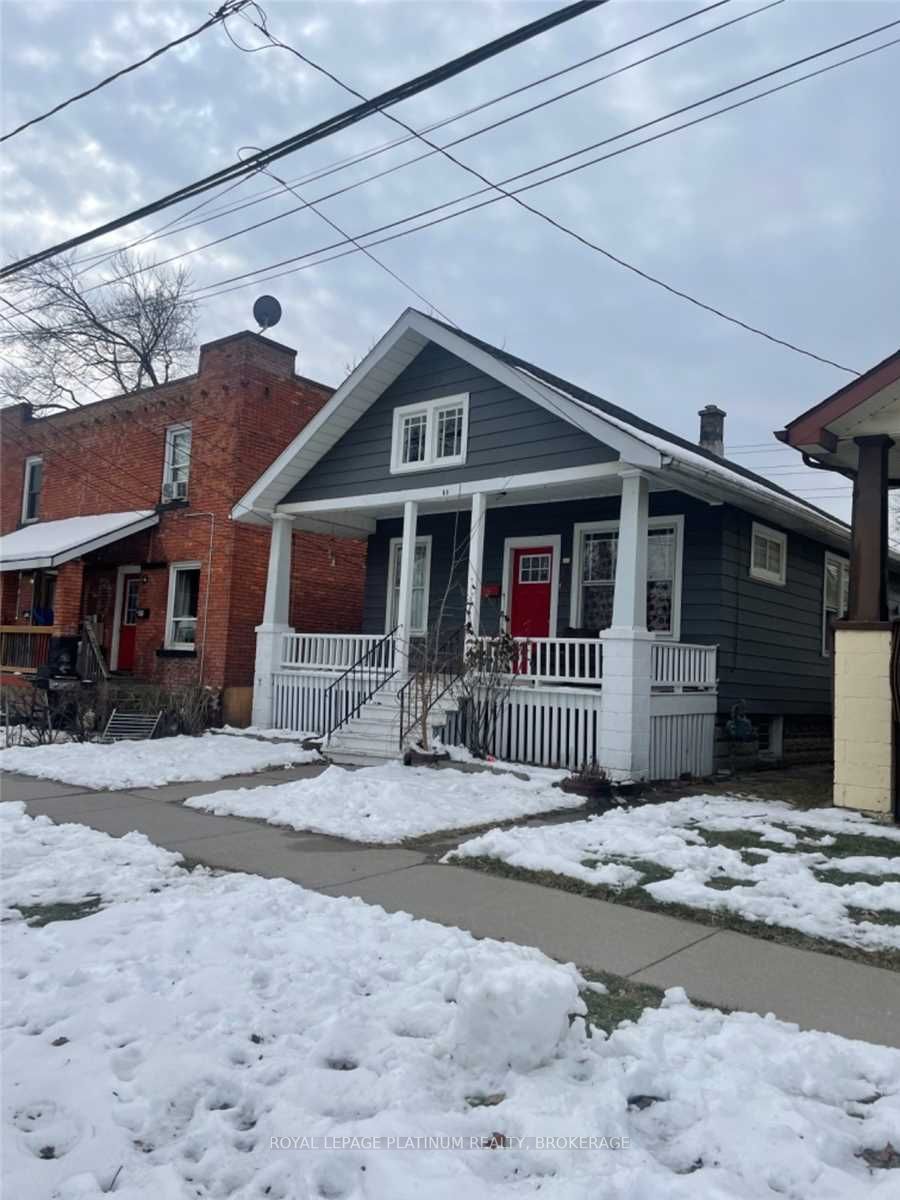 865 Elm Avenue W