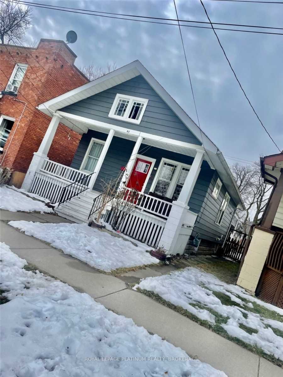 865 Elm Avenue W