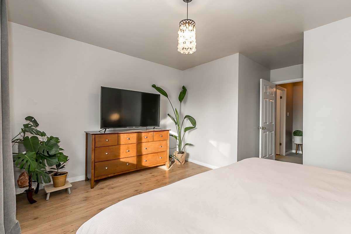 318 Andrew St