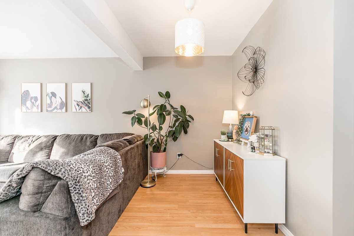 318 Andrew St