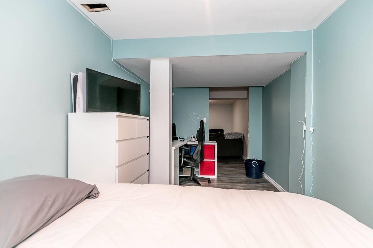 318 Andrew St