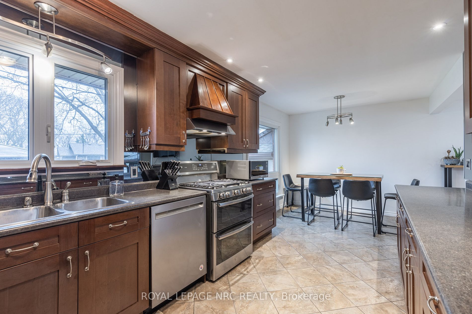 5 Northridge Ave