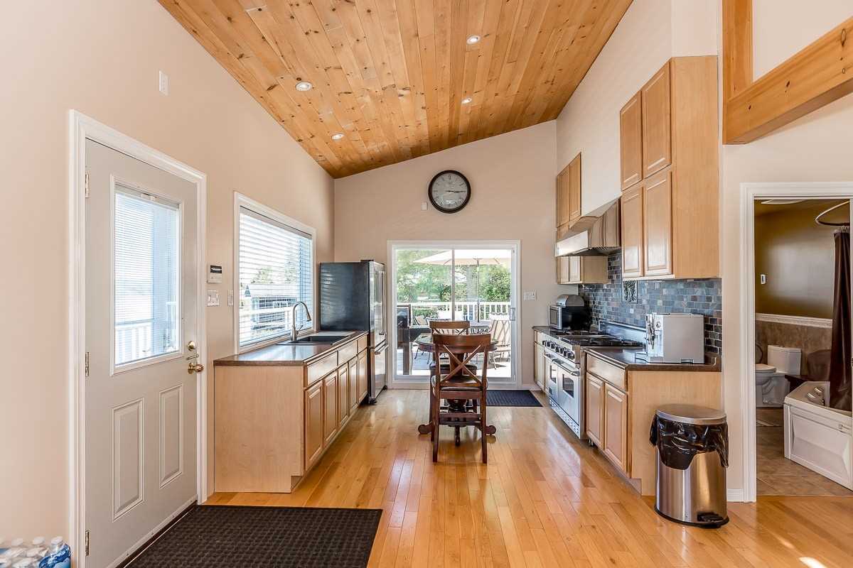 36 Yellowhead Island