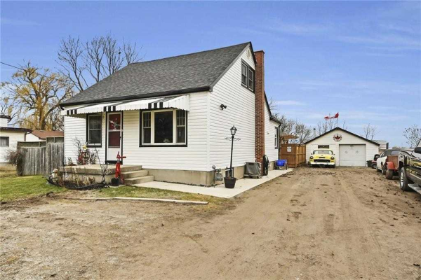 9158 Airport Rd W, Hamilton