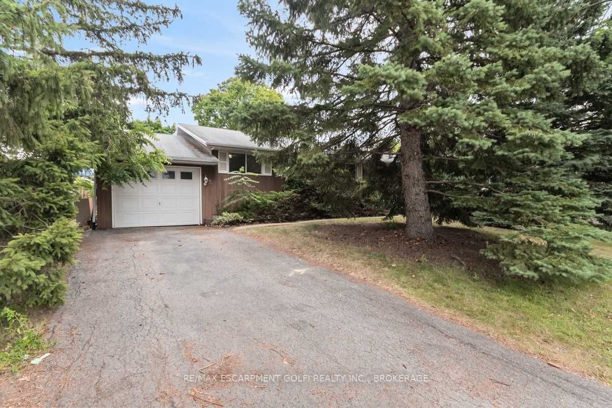 3 Valerie Dr