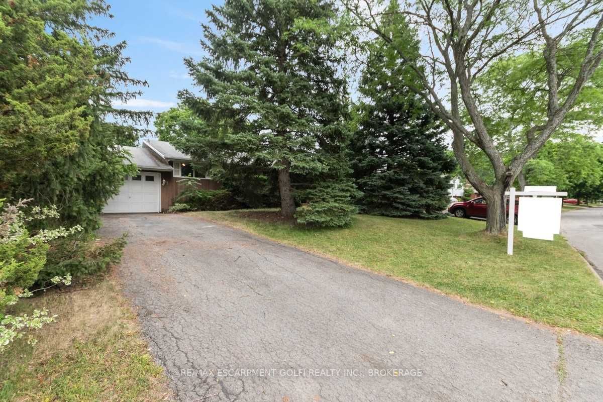 3 Valerie Dr