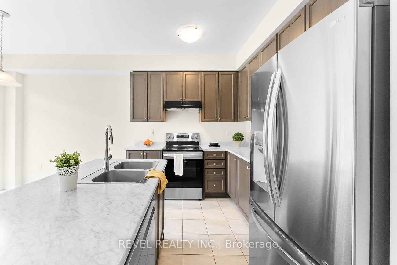 63 Esther Cres