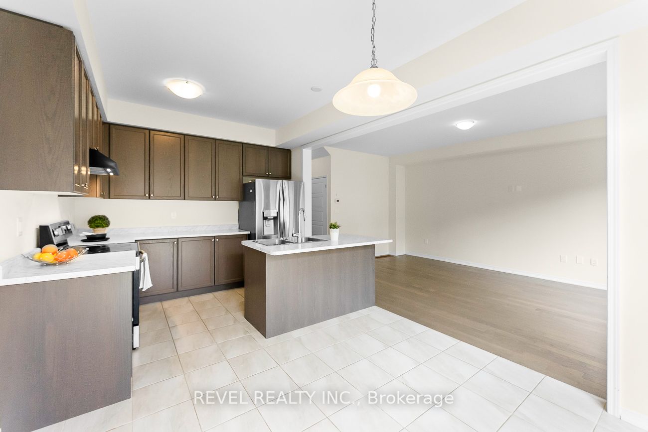 63 Esther Cres