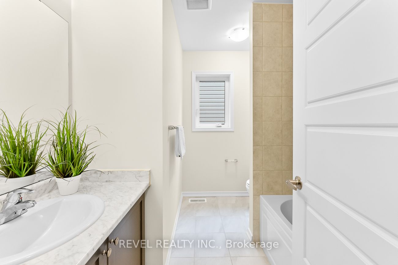 63 Esther Cres