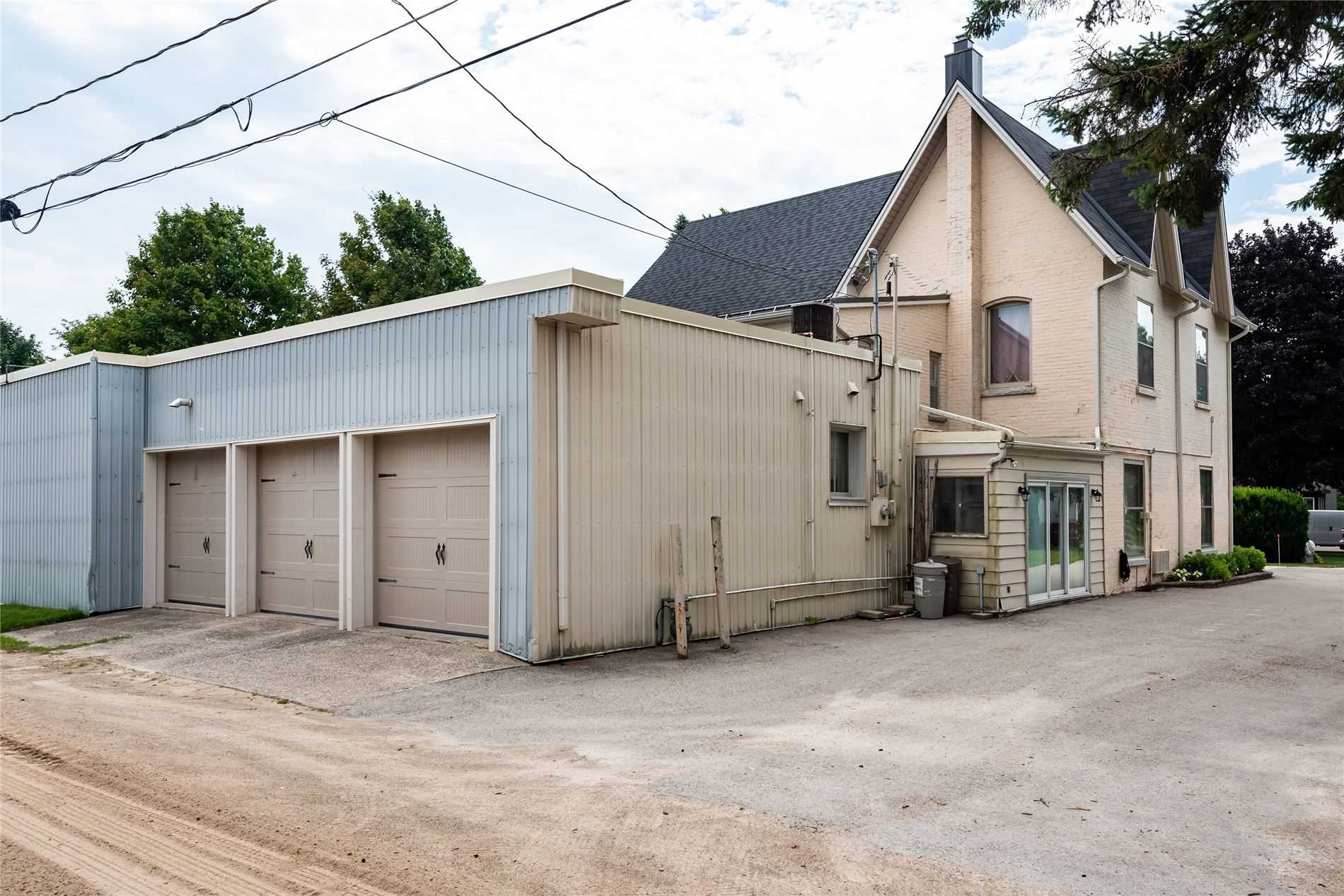 318 Main St E