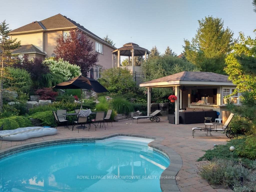 9 Palomino Drive