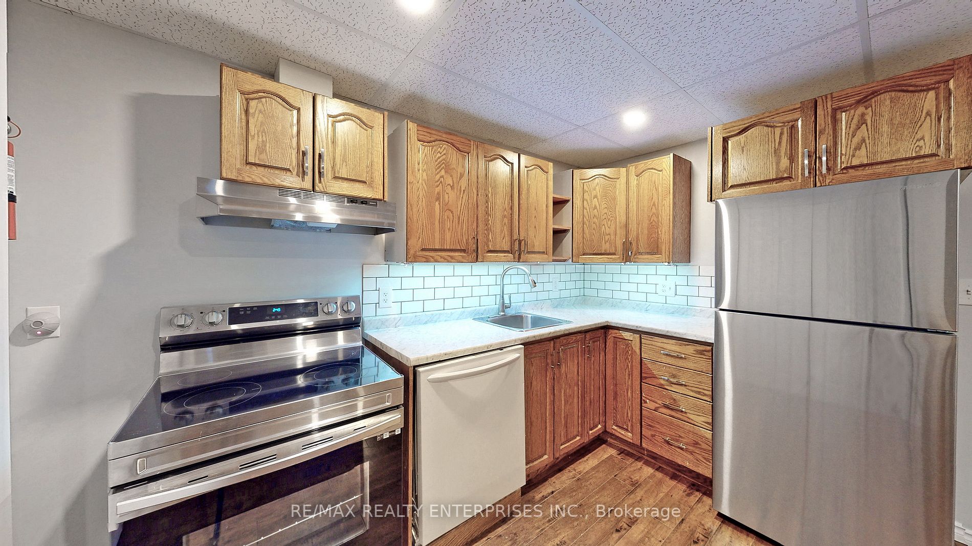 353 Front Street W