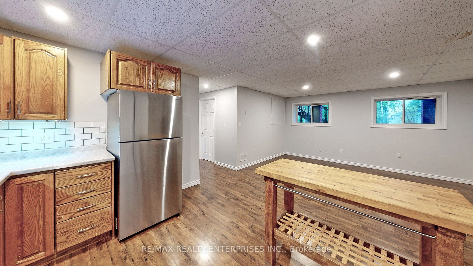 353 Front Street W