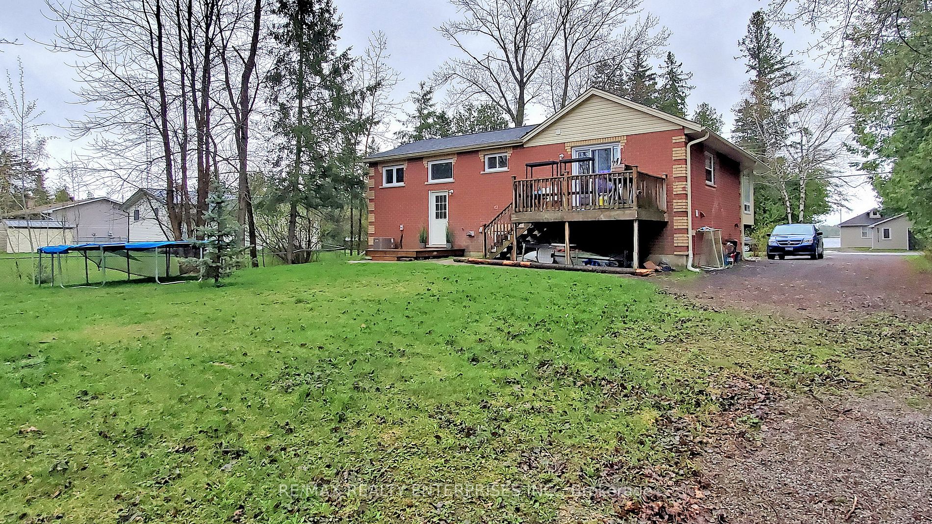 353 Front Street W