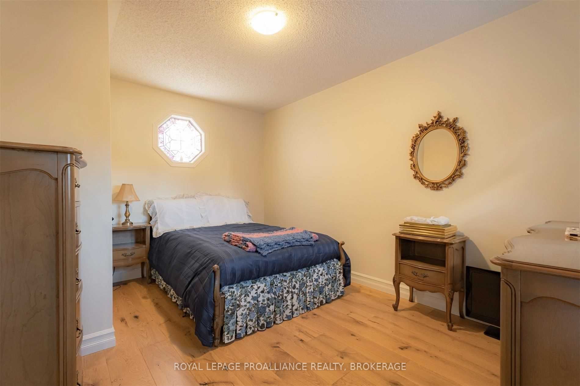 245 Elgin St W, #411
