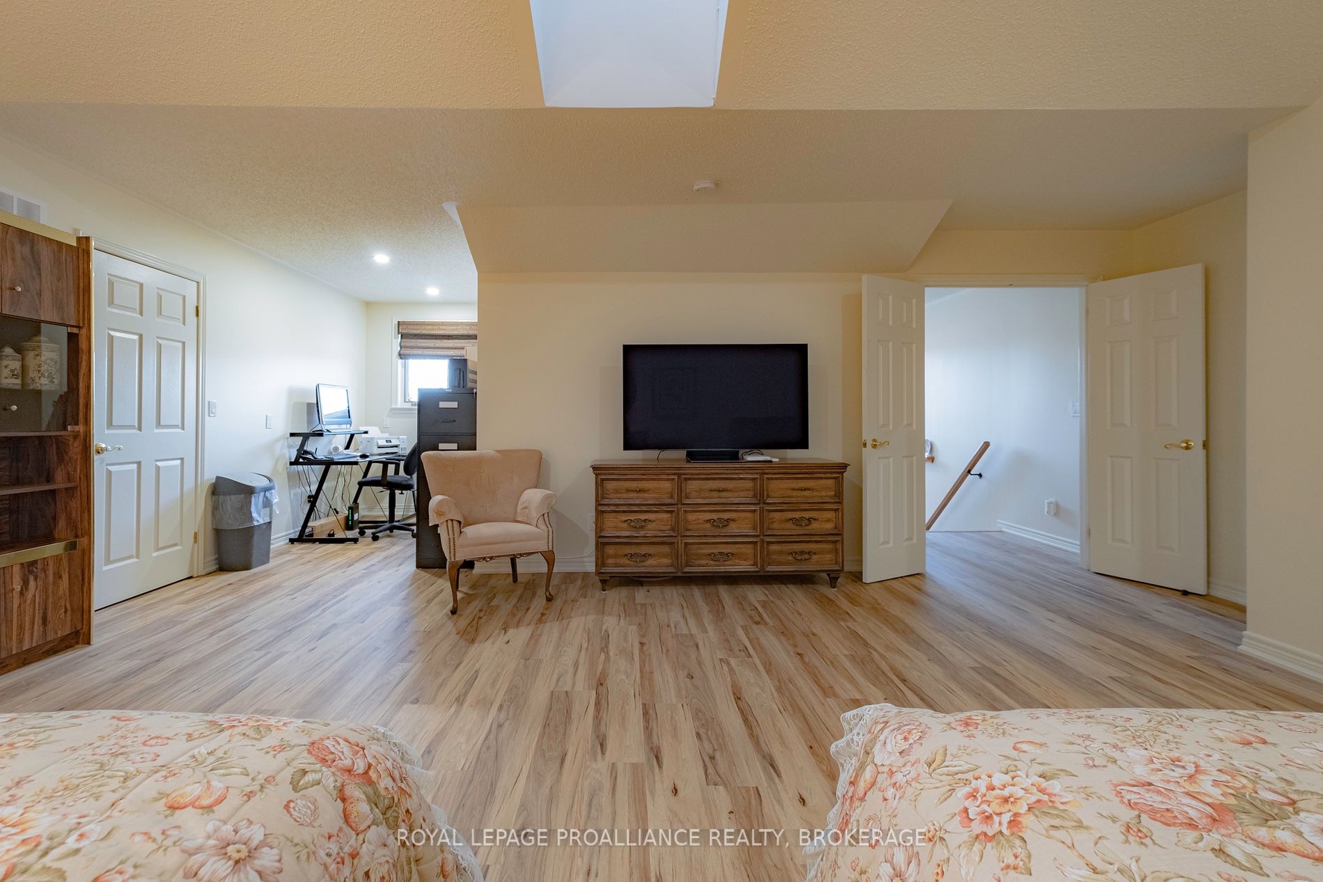 245 Elgin St W, #411