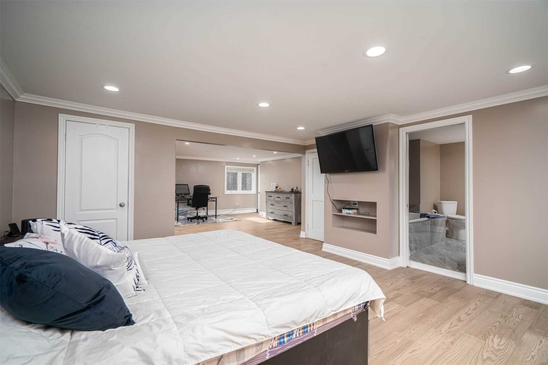 10 Douglas Pl